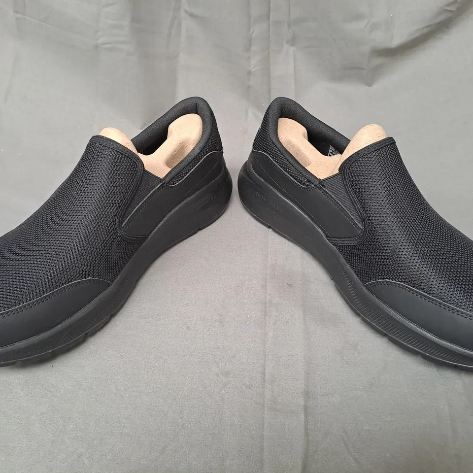 BOXED PAIR OF SKECHERS SLIP-ON SHOES IN BLACK UK SIZE 11