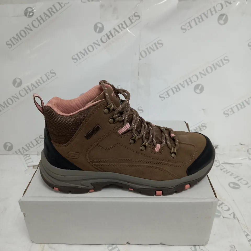 SKECHERS ALPH WATERPROOF TAN BOOTS - SIZE 6