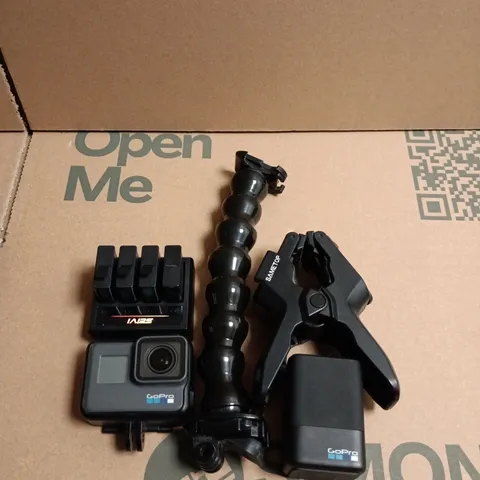 GOPRO ACTION CAMERA WITH MOUNTING ACCESSORIES 