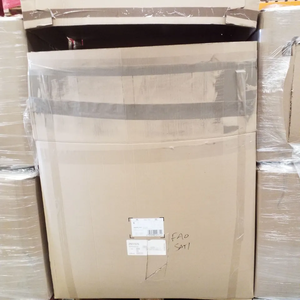 PALLET CONTAINING 4 OUTDOOR BEAN BAGS