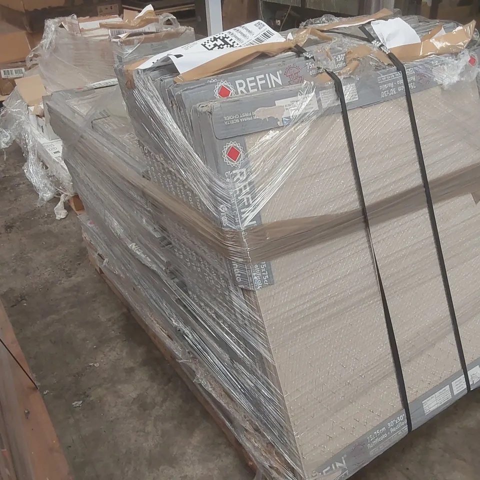 PALLET CONTAINING A LARGE QUANTITY OF BRAND NEW TILES