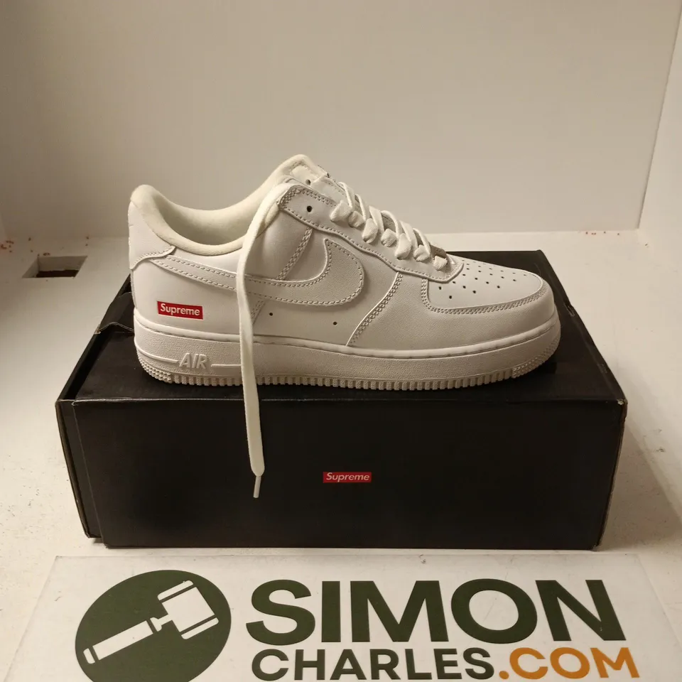 BOXED PAIR OF NIKE AIR FORCE 1 LOW SUPREME TRAINERS IN WHITE - UK 7.5