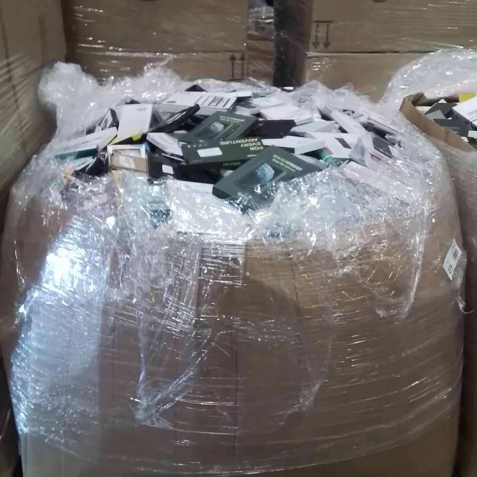 PALLET CONTAINING VERY LARGE AMOUNT OF BRAND NEW PHONE CASES [MODELS AND MAKES VARY]