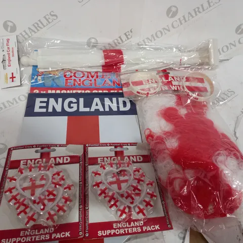 BOX OF ASSORTED ENGLAND ITEMS TO INCLUDE CAR MAGNETS, WIGS, FLAGS