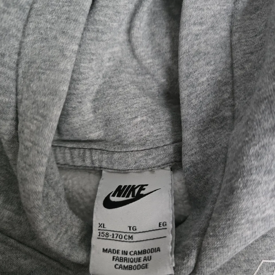 NIKE HOODIE – GREY, SIZE XL (158-170CM) – MADE IN CAMBODIA