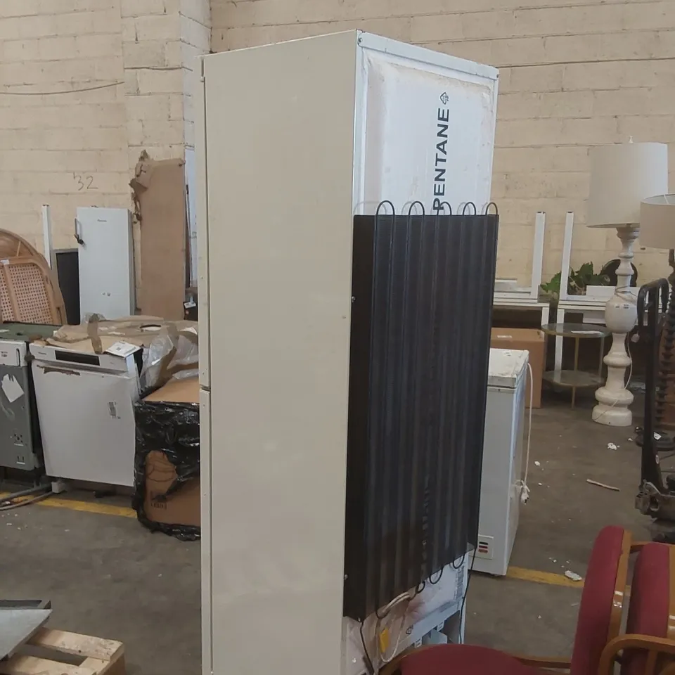 HOTPOINT FREESTANDING FRIDGE FREEZER