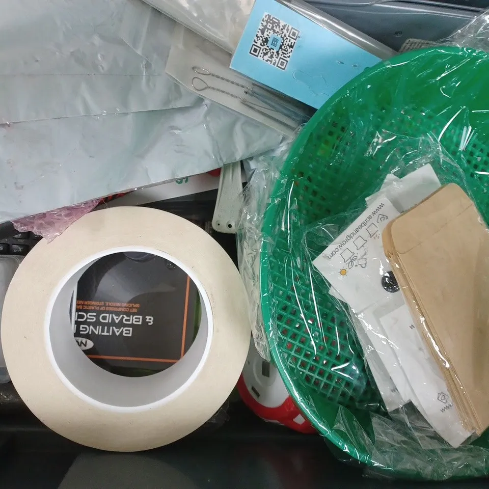 APPROXIMATELY 15 ASSORTED HOUSEHOLD ITEMS TO INCLUDE SAW BLADE, CARVING FORK, NO MORE NAILS, ETC