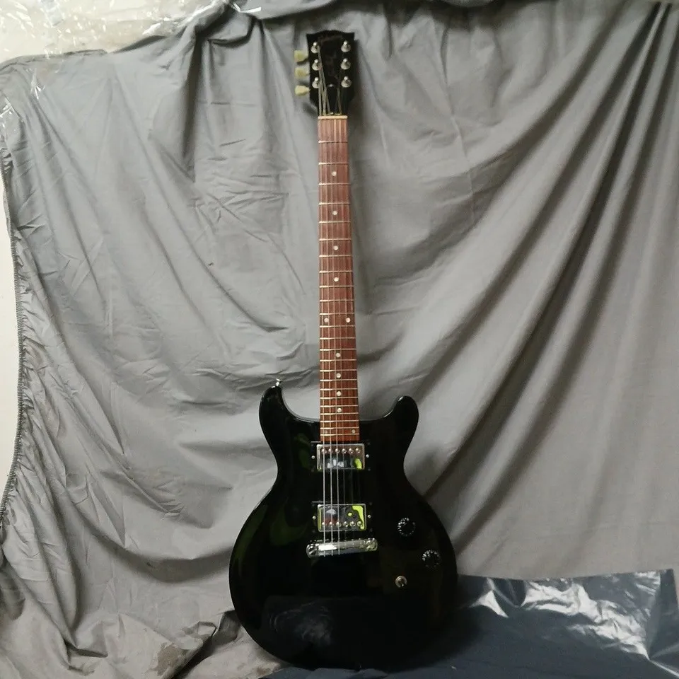 GIBSON LES PAUL MODEL ELECTRIC GUITAR 92247345 WITH BLACK CASE