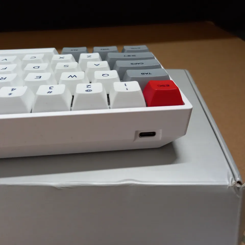 BOXED SKYLONG GK64X KEYBOARD