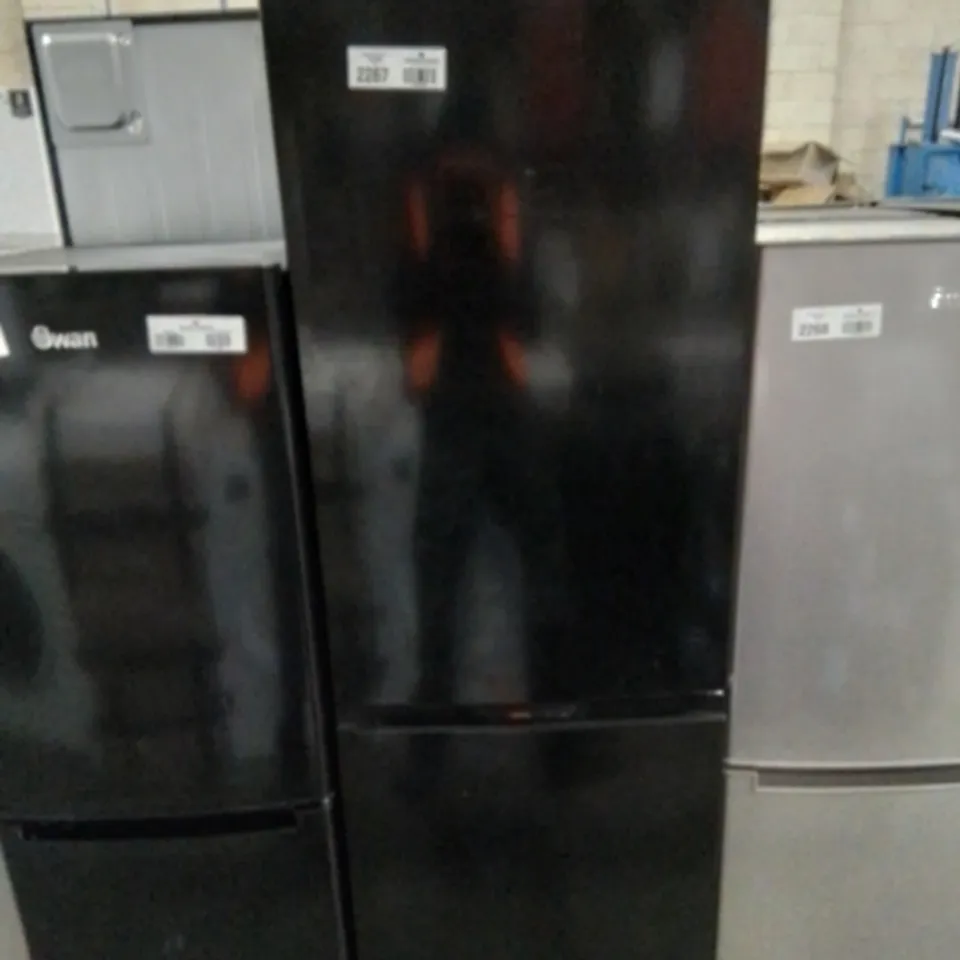 SWAN 50/50 FRIDGE FREEZER IN BLACK