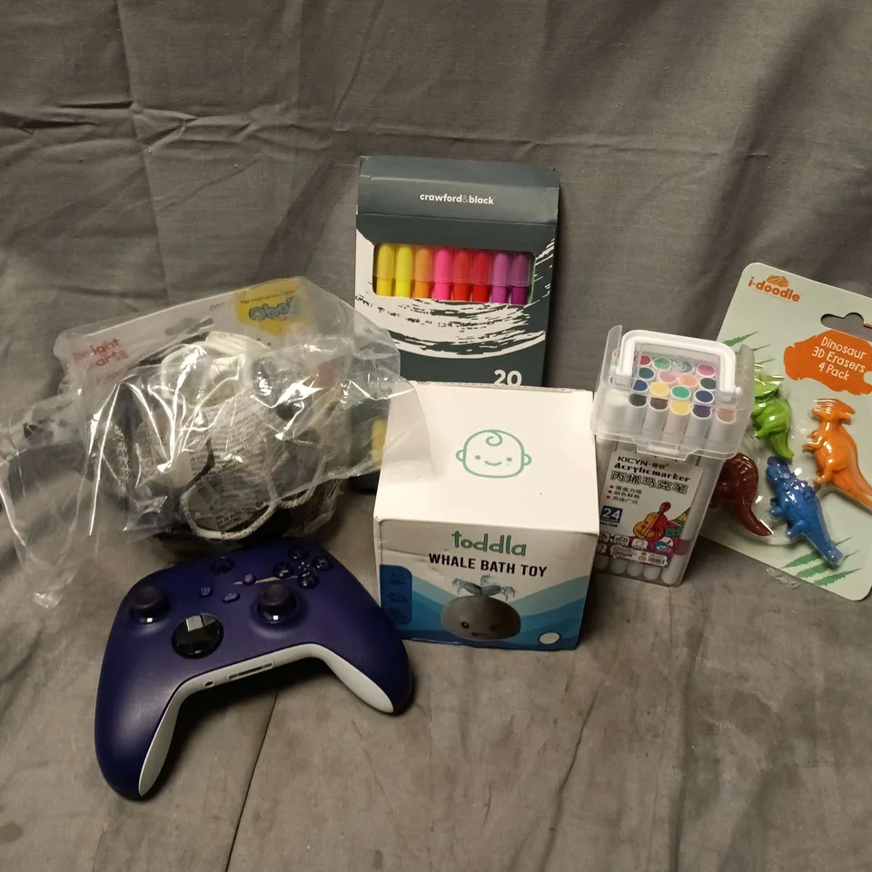 APPROXIMATELY 15 ASSORTED TOYS & GAMES PRODUCTS TO INCLUDE ACRYLIC MARKERS, 3D DINOSAUR ERASERS, TWIN TIP MARKERS, ETC