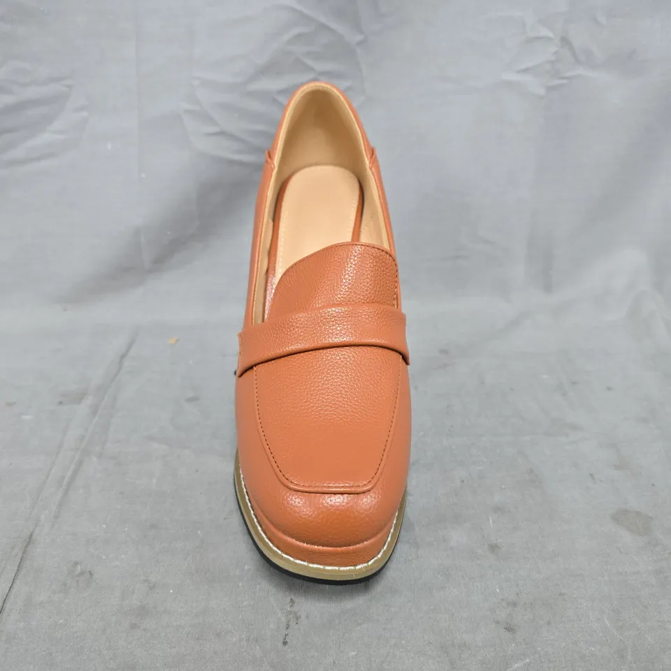 BOXED PAIR OF UNBRANDED BLOCK HEEL SLIP-ON SHOES IN LIGHT CHOCOLATE SIZE EU 41