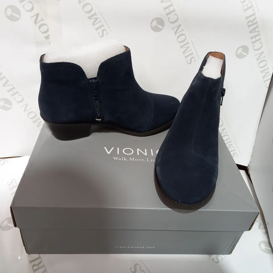 BOXED PAIR OF VIONIC NAVY ANKLE BOOT - SIZE 5.5