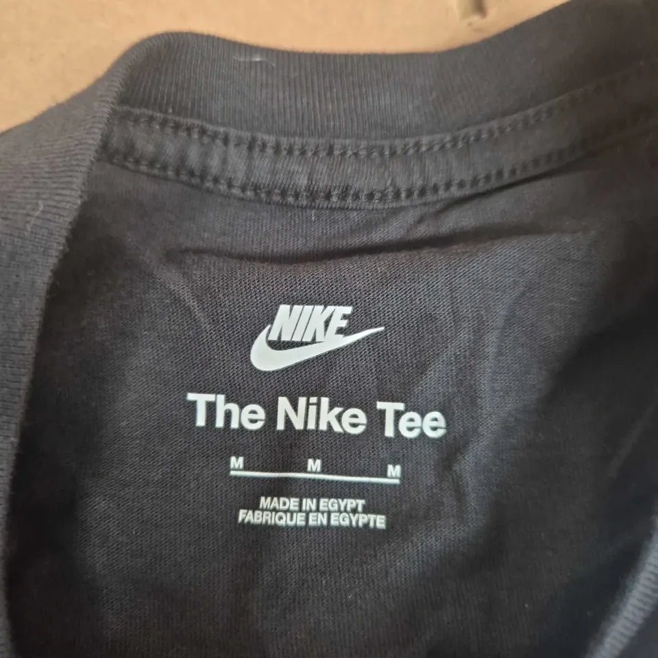 NIKE THE NIKE TEE – BLACK T-SHIRT, UK M