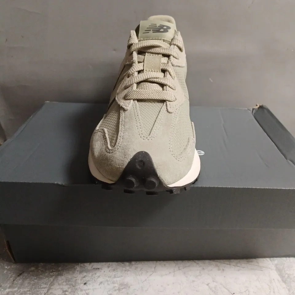 BOXED PAIR OF NEW BALANCE SHOES IN GREEN SIZE UK 5