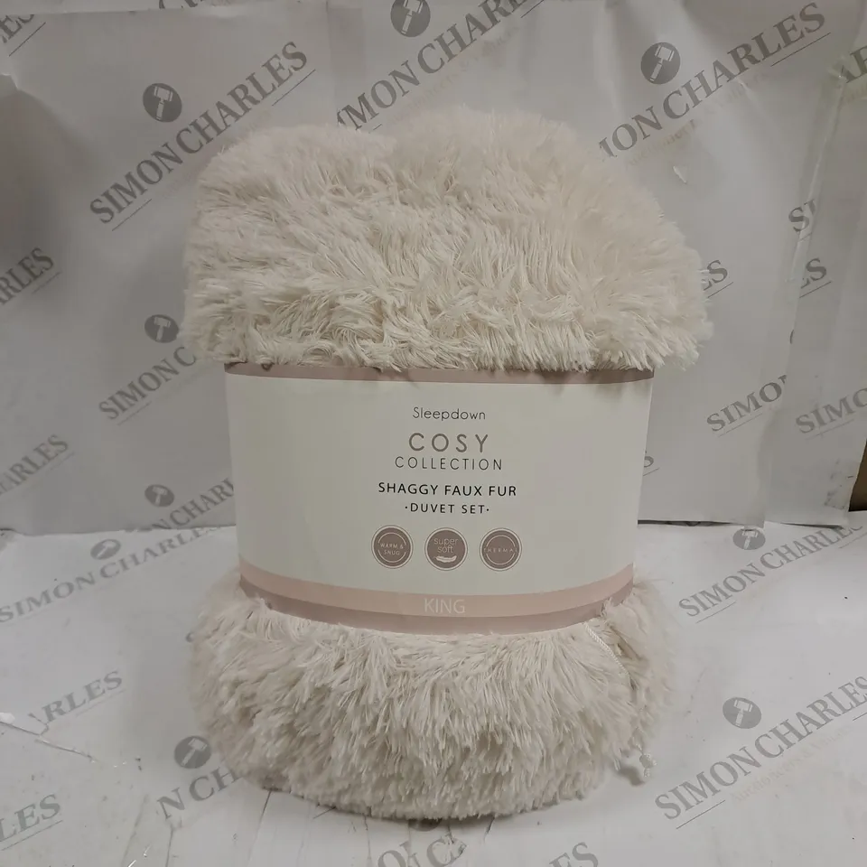 COSY COLLECTION SHAGGY FAUX FUR DUVET SET IN WHITE 