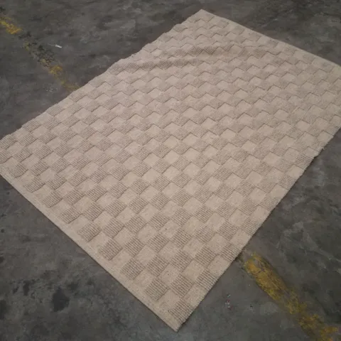 QUALITY DESIGNER AREA RUG APPROXIMATELY 120×175CM