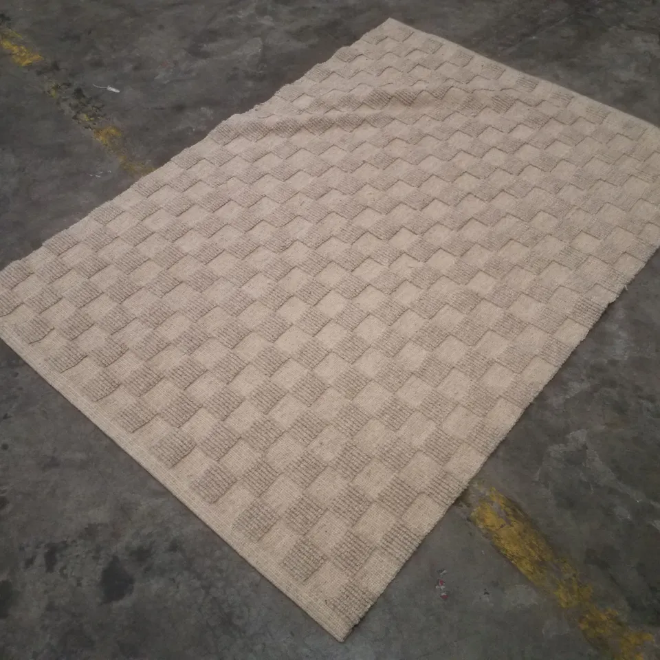 QUALITY DESIGNER AREA RUG APPROXIMATELY 120×175CM
