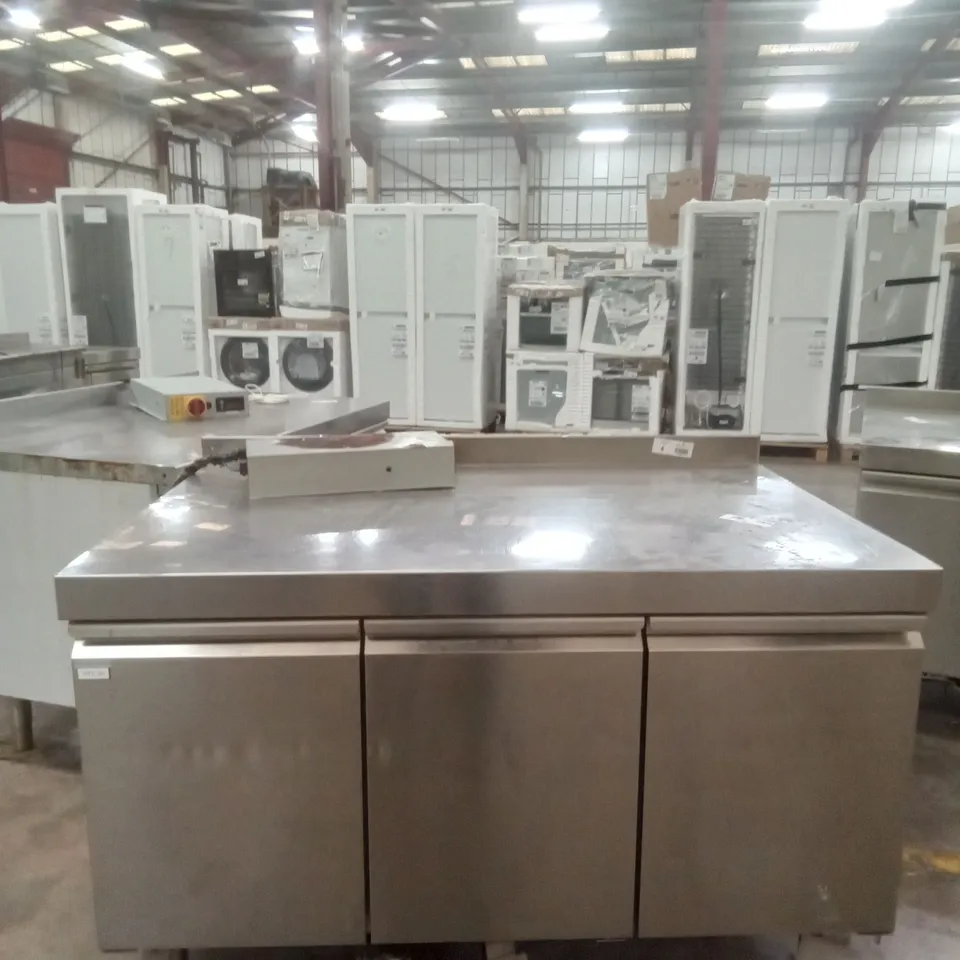 COMMERCIAL FOOD PREP STATION WITH UNDERCOUNTER FRIDGES