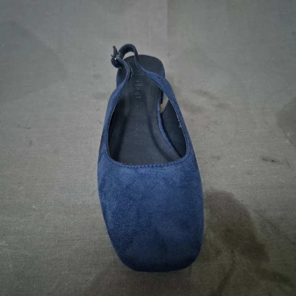 BOXED PAIR OF XYLONDON FAUX SUEDE LOW HEEL SHOES IN NAVY UK SIZE 7