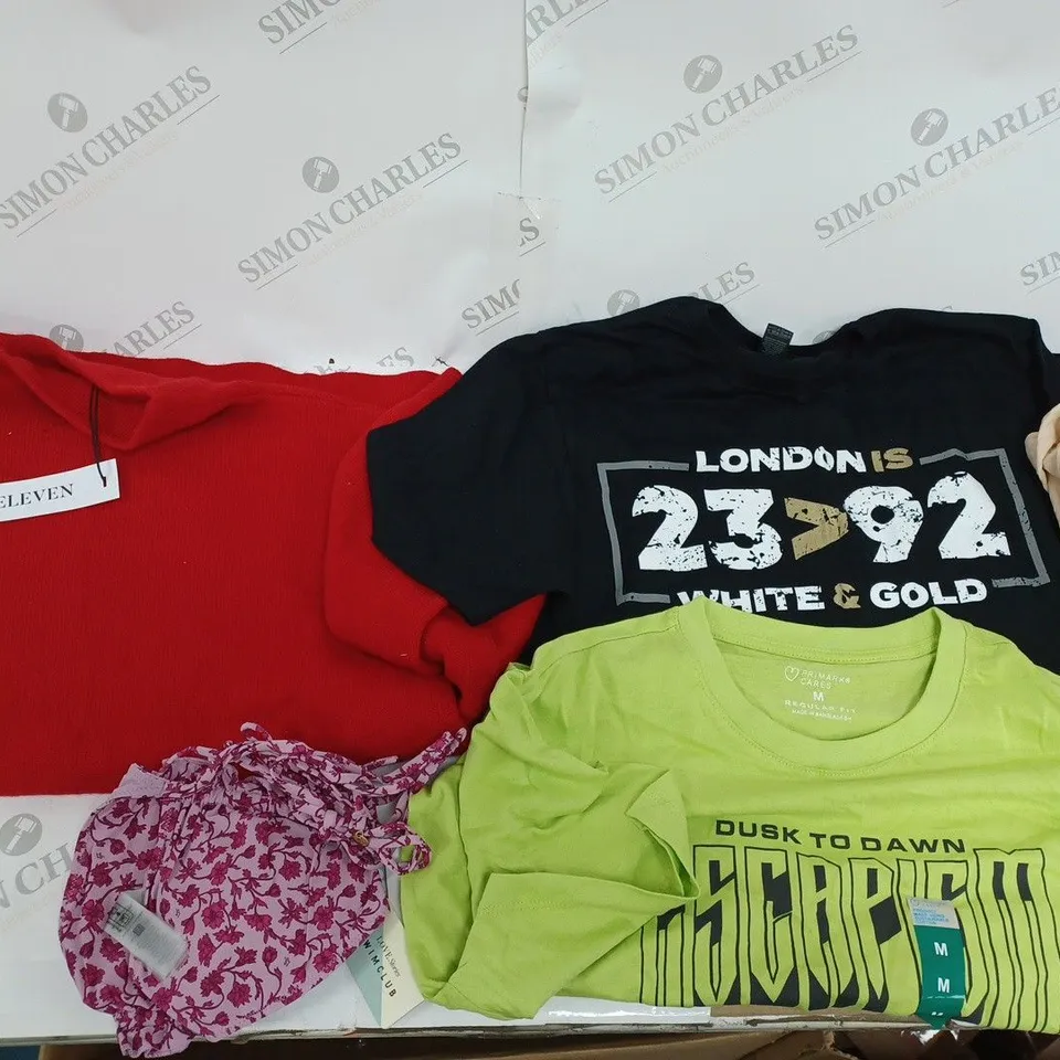 LARGE QUANTITY OF CLOTHING ITEMS TO INCLUDE DRESSES, SWEATERS, JEANS, T-SHIRTS, ETC