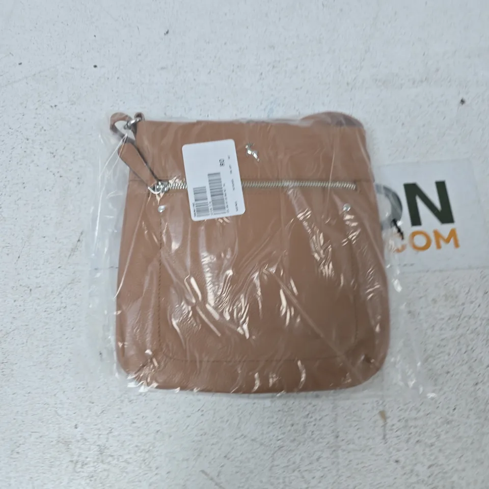 BOX OF APPROXIMATELY 25 ASSORTED CLOTHING ITEMS TO INCLUDE: ASHWOOD LEATHER BAG