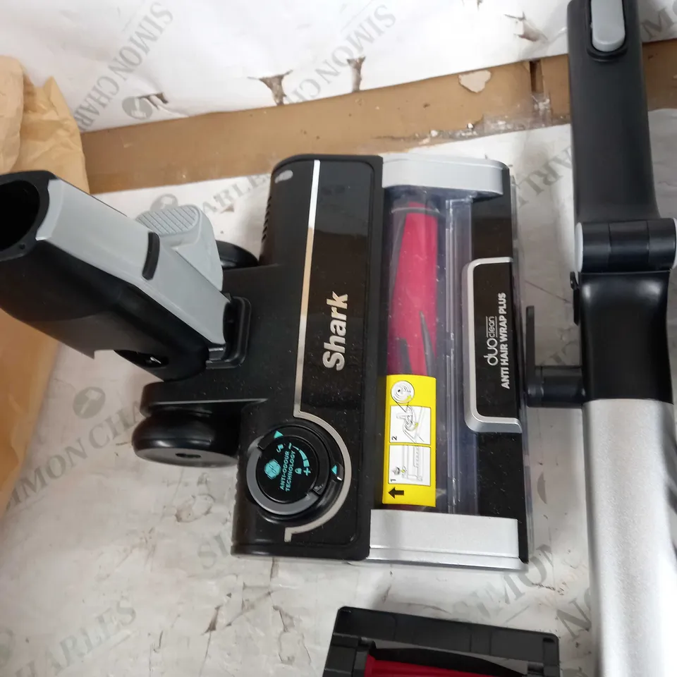 SHARK STRATOS ANTI HAIR WRAP PET PRO VACUUM CLEANER