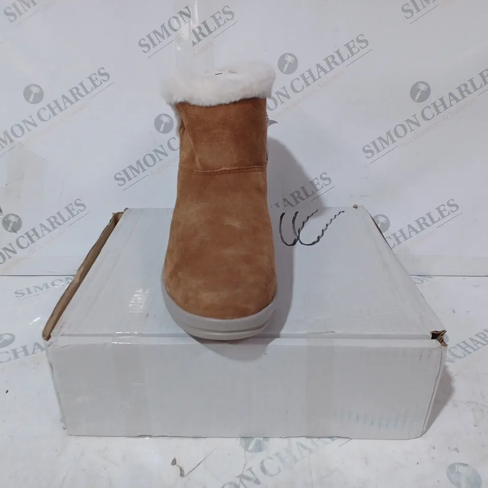 BOXED PAIR OF SKECHERS WEDGE BOOTS IN CHESTNUT SIZE 7