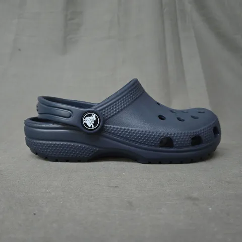 CROCS CLASSIC CLOG K IN NAVY - UK C12