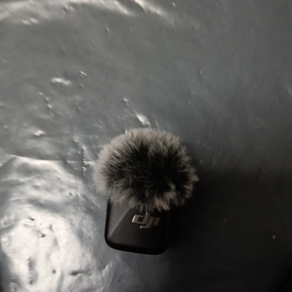 DJI MIC WIRELESS LAVALIER MICROPHONE SYSTEM WITH WINDSCREEN – CASE & USB-C CABLE