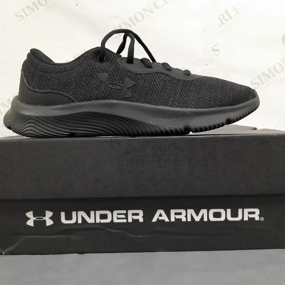 BOXED PAIR OF UNDER ARMOUR W MOJO 2 SHOES IN BLACK UK SIZE 5