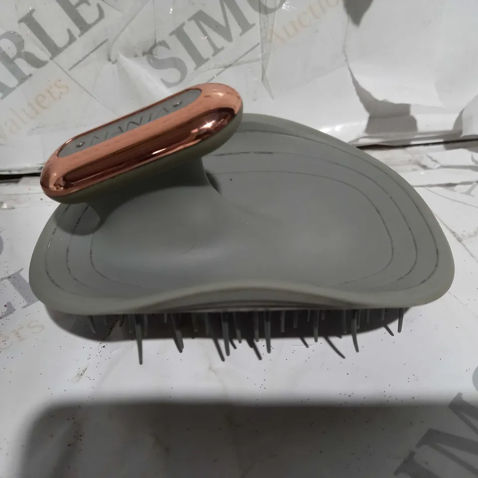 BOXED MANTA PULSE FLEXIBLE HAIRBRUSH