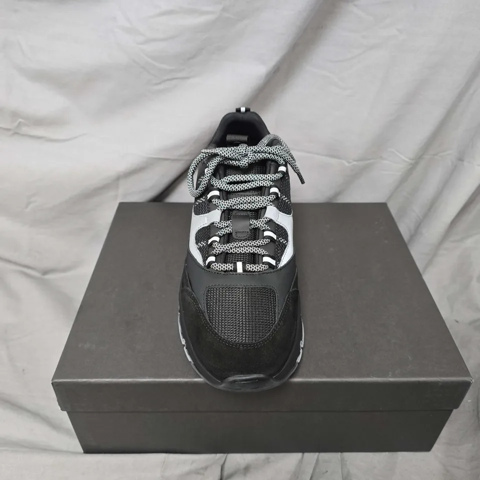 BOXED PAIR OF CLEENS AERO RUNNERS IN STEEL - UK 10