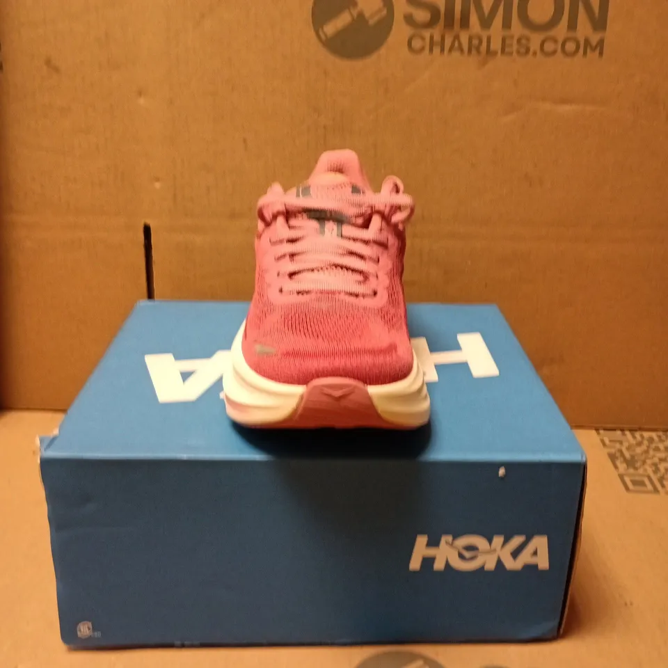 HOKA BONDI WIDE RUNNING SHOES – PINK SIZE 4
