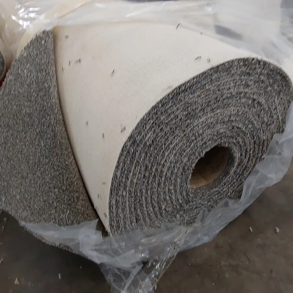 ROLL OF QUALITY HERITAGE EXQUISITE AB CARPET // SIZE: APPROX. 5 X 13.8m