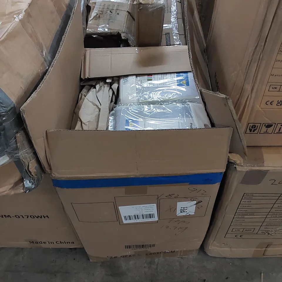 BOX OF APPROXIMATELY 30 X SANKINKEE PHOTOGRAPHY LIGHT BOXES 