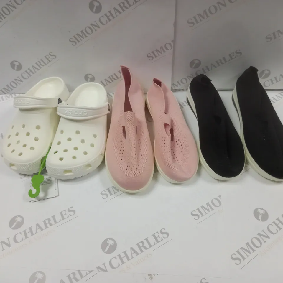 APPROXIMATELY 10 ASSORTED PAIRS OF SHOES IN VARIOUS STYLES & SIZES