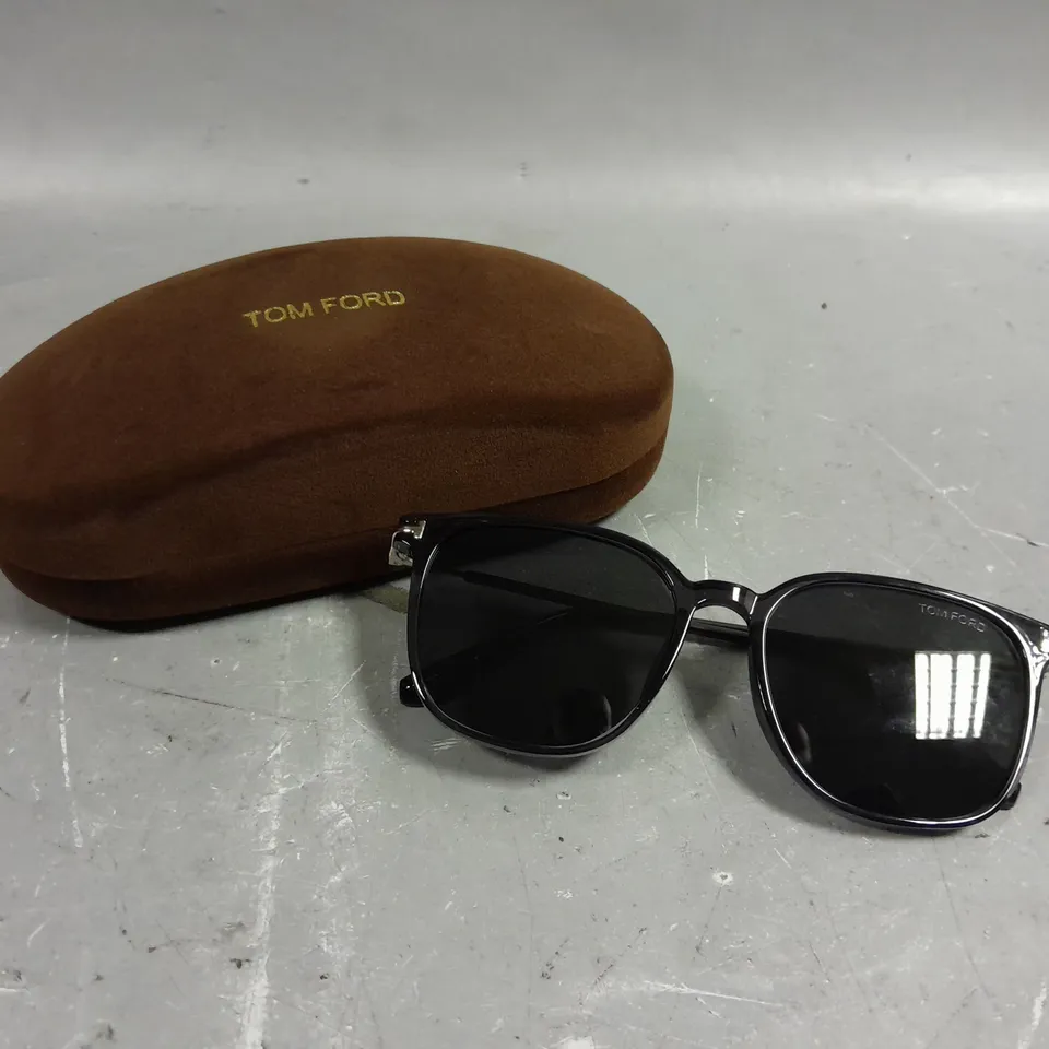 TOM FORD HIGH RISE SUNGLASSES