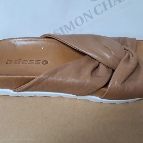 BOXED ADESSO SANDLES IN BROWN SIZE 7