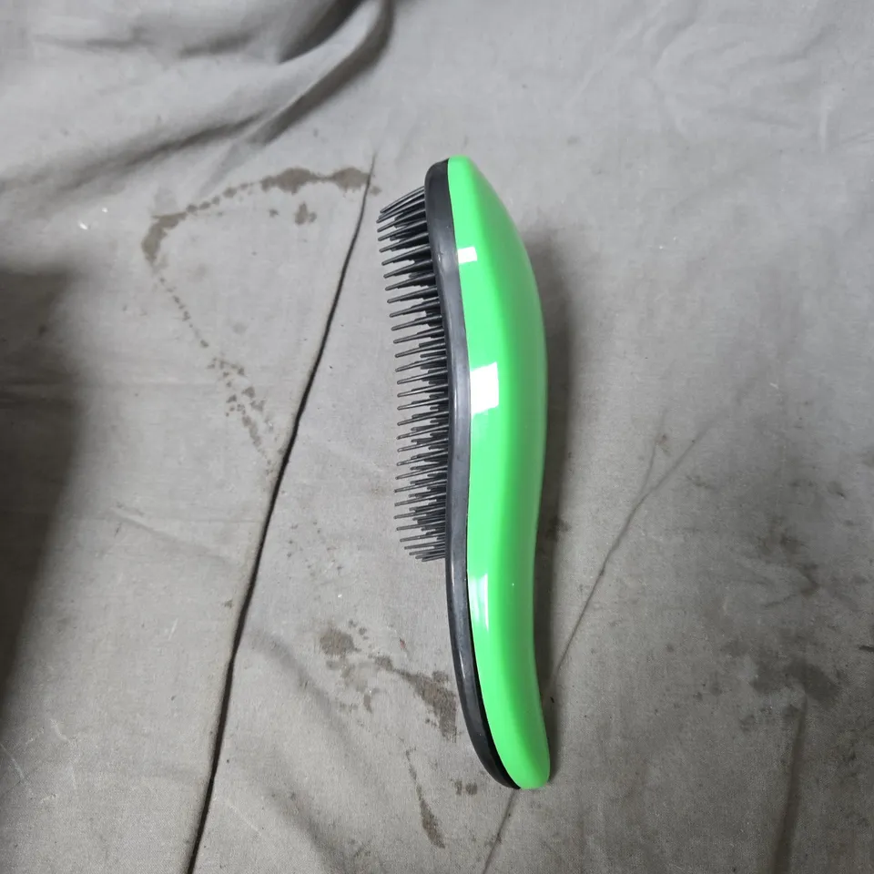 BOX OF APPROXIMATELY 20 DETANGLING HAIRBRUSHES GREEN 