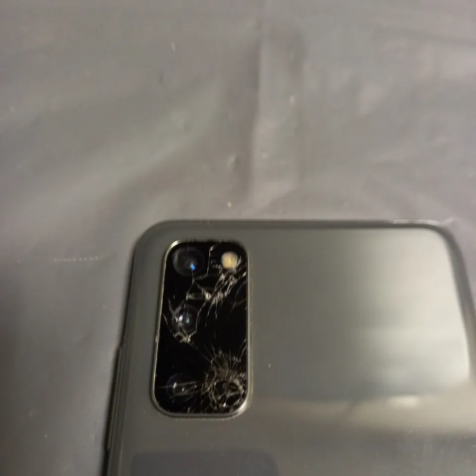 SAMSUNG GALAXY S20 FE IN GREY