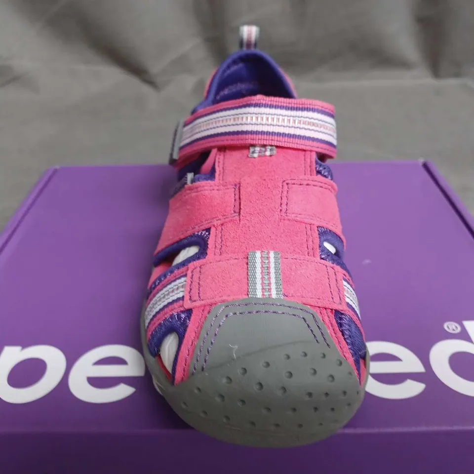 BOXED PAIR OF PEDIPED KIDS SAHARA BARE FEET TRAINERS IN FUSCHIA/LAVENDER - 30 EU