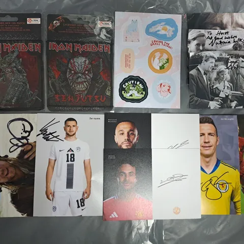 APPROXIMATELY 20 ASSORTED ITEMS TO INCLUDE IRON MAIDEN SENJUTSU PATCH, SMALL ASSORTMENT OF SIGNED IMAGES, ETC