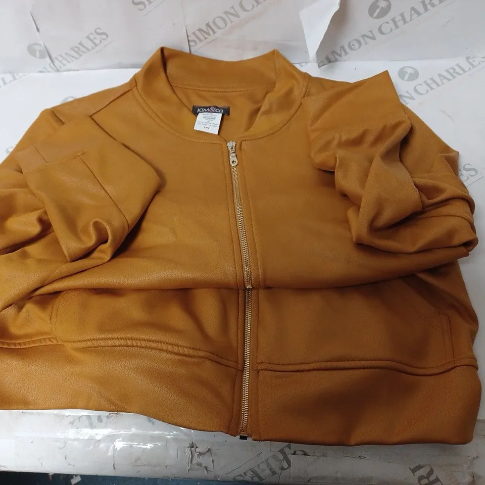 APPROXIMATELY 10 CLOTHING INCLUDING: JACKETS (ALL OF DIFFERENT SIZES AND COLOURS)