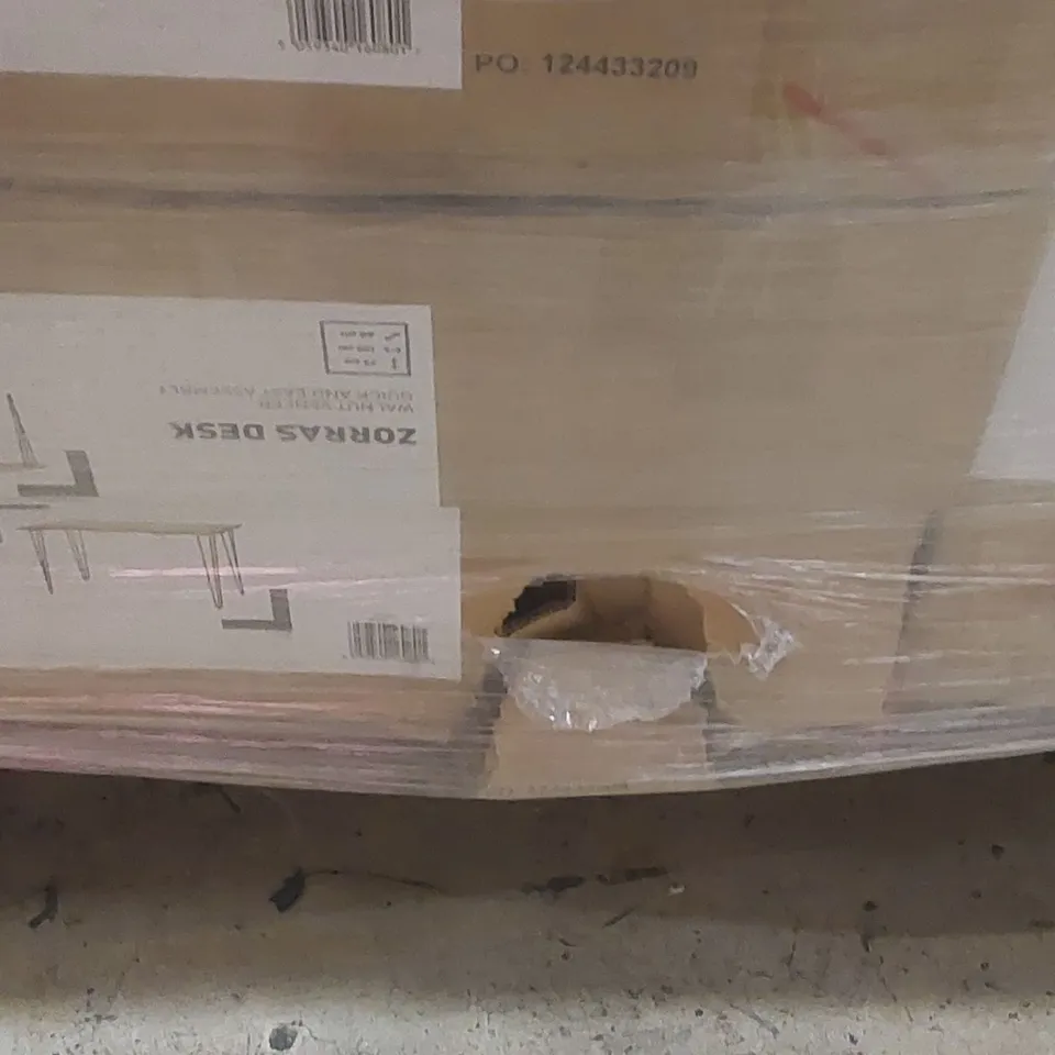 PALLET CONTAINING A LARGE QUANTITY OF BRAND NEW ZORRAS WALNUT EFFECT DESKS 