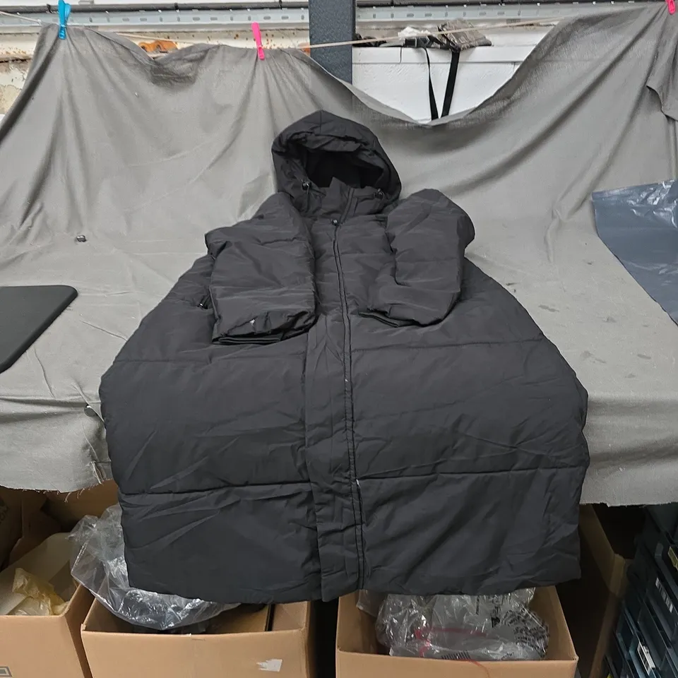 KATCH ME HOODED PUFFER JACKET – BLACK – UK XL