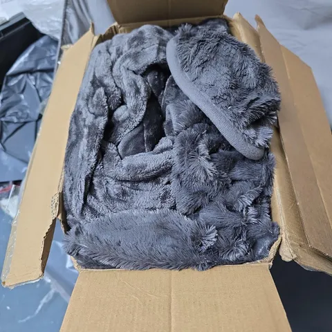 COZEE HOME FAMILY SIZED FAUX FUR & VELVETSOFT HEATED THROW