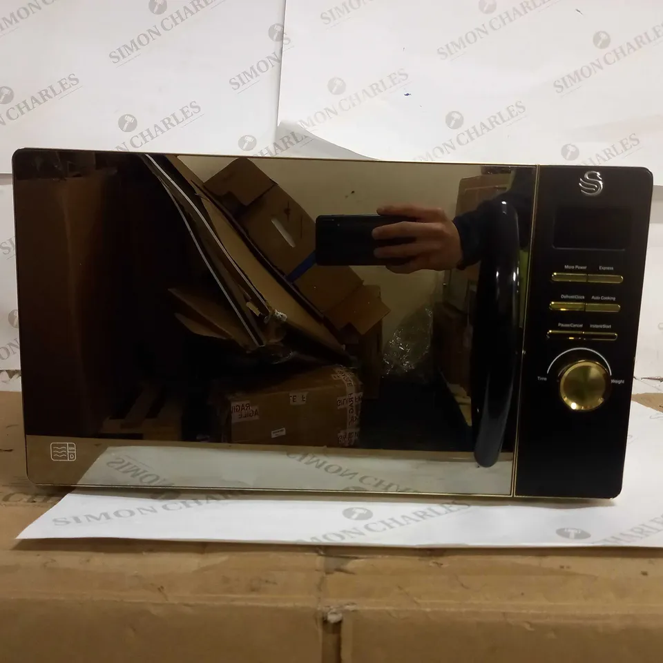 SWAN GATSBY WHITE AND GOLD 800W 23 LITRE DIGITAL MICROWAVE
