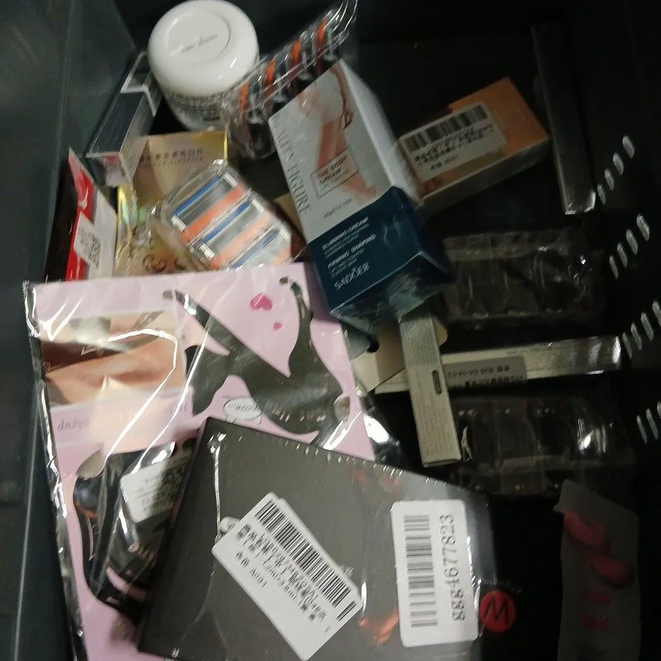 APPROXIMATELY 20 HEALTH AND BEAUTY PRODUCTS TO INCLUDE GIVE ME DAY CREAM, ORGANIC SHOP HAND SOAP AND KINGFISHER TOOTHPASTE