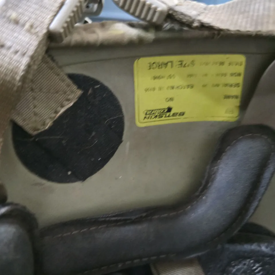 CAMOUFLAGE TACTICAL HELMET WITH MOLLE STRAPS – MILITARY STYLE (VERIFY MODEL)